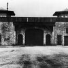 01 - Vstupní brána s apelplacem KT Mauthausen.